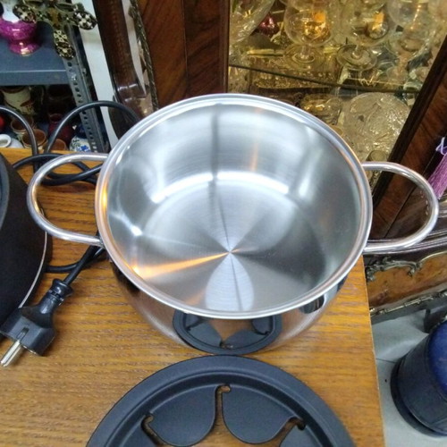 Severin FO 2400 fondue set new with 8 forks and adjustable thermostat