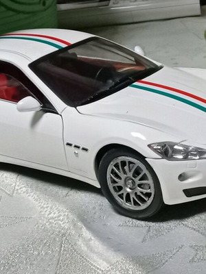 Maserati Gran Tourismo 1/18 Scale Used