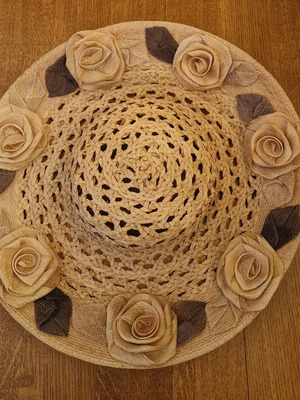 Straw hat with flowers like new, beige and brown, size 57