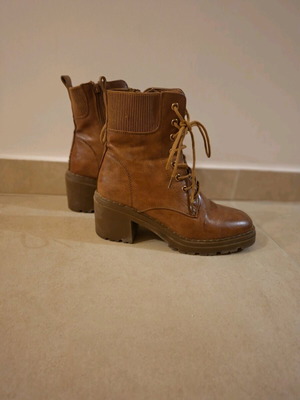Tan ankle boots used with laces and zipper, size 38