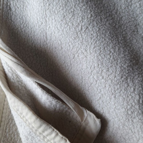 Single blanket used, white color