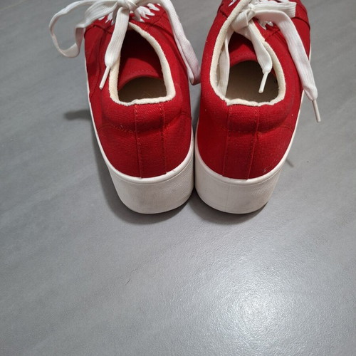 Red fabric sports shoes, size 39