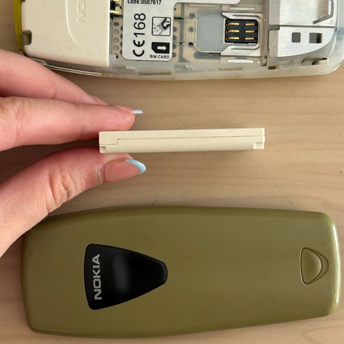 Nokia 3510 mobile phone, white