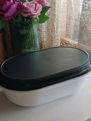 Tupperware Oval Server 4L New in Black and White