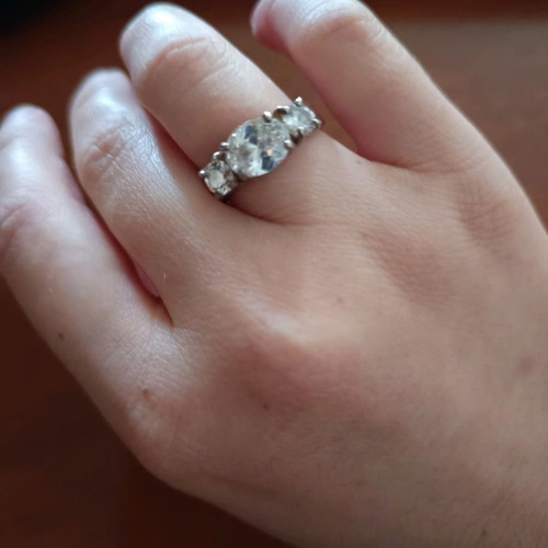 Silver 925 three-stone ring used with zircon stones