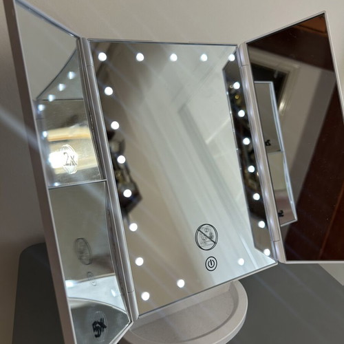 Cien Makeup Mirror with Light like new