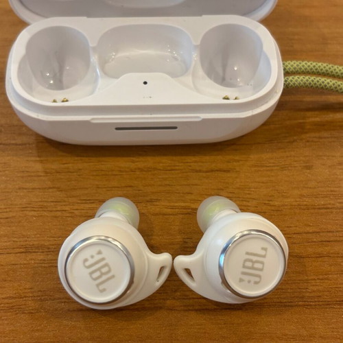 JBL wireless earbuds white like new