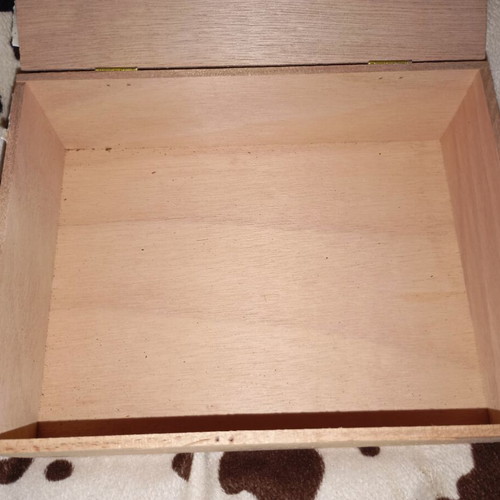 T&G Selection Sumatra Wilde Cigarros Wooden Box like new, empty