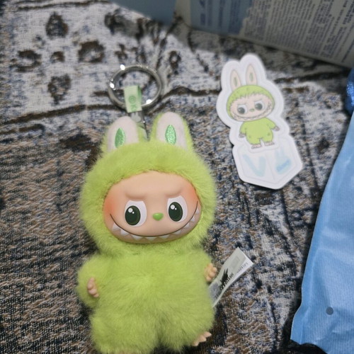 Labubu Pin for Love (V) new, authentic from Popmart