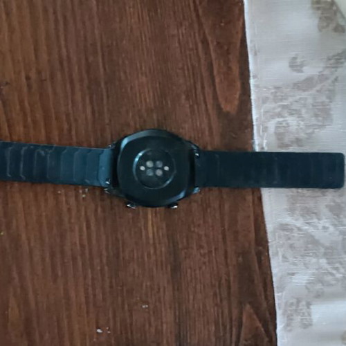 Huawei Watch GT like new with charger, battery lasts 8 days