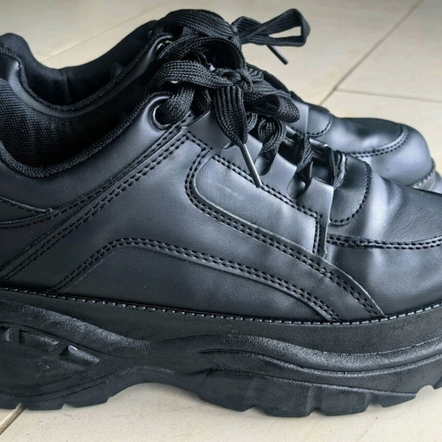 Buffalo Chunky Sneakers black vegan leather like new size 38