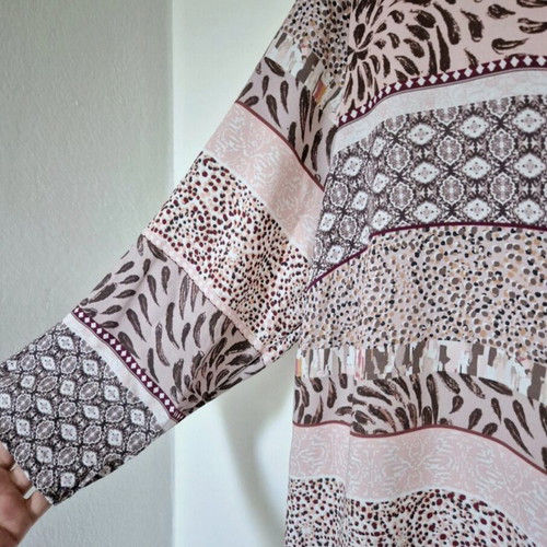 Bonita tunic blouse like new, size L, beige and pink