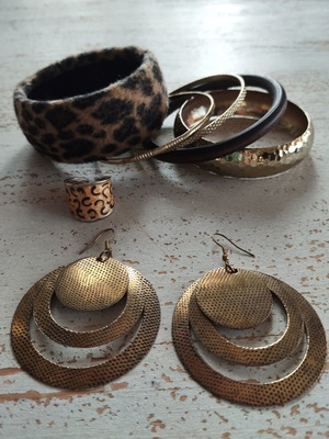 Leopard set ring, earrings and bracelets like new