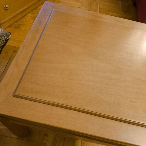 Coffee table like new, dimensions 63x63x45