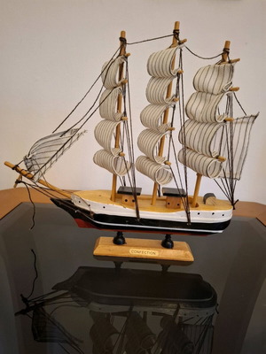 Wooden ship Confection like new