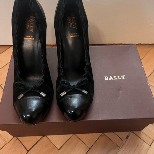 Bally genuine leather sand suede shoes size 40 like new
