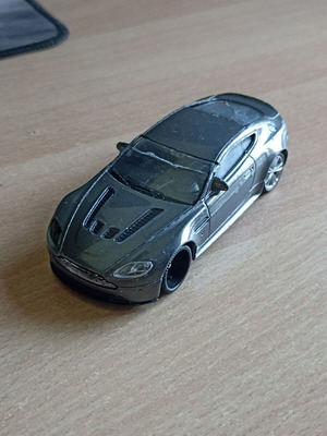 Welly 2010 Aston Martin V12 Vantage 1:60 model car used