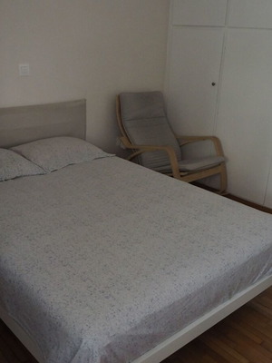 Κρεβάτι και στρώμα 140cm x 200cm σαν καινούργιο
