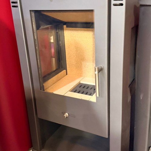Metal wood stove new, modern and efficient