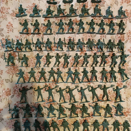 Plastic Military Figures like new, 160+ large scale 1:24