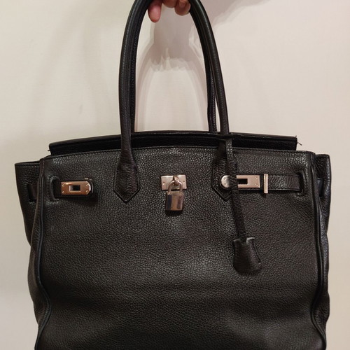 Black leather handbag used, size H25xW35