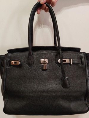 Black leather handbag used, size H25xW35