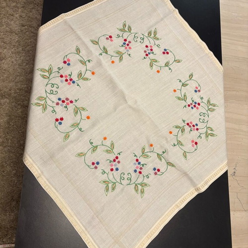 Vintage embroidered tablecloth 74x74 cm like new with flowers