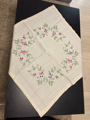 Vintage embroidered tablecloth 74x74 cm like new with flowers
