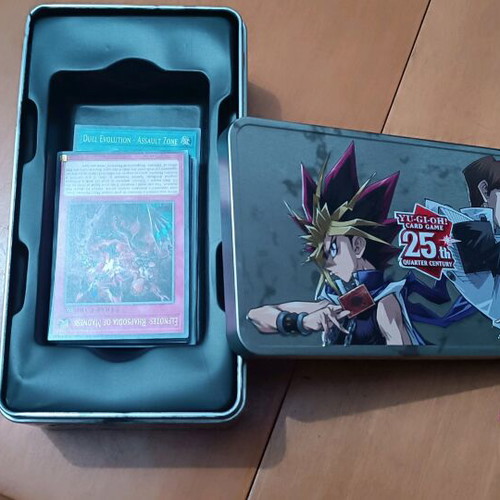 Yu-Gi-Oh! collectible box with 25 cards 2024 like new