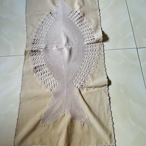 Vintage handmade table runner like new