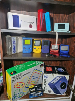 Nintendo колекция като нова с Gameboy, Switch Lite, Wii, Snes, Gamecube