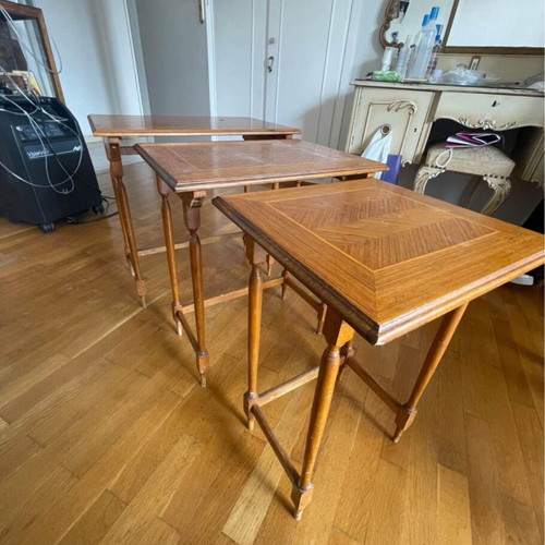 Walnut nesting tables like new, detachable
