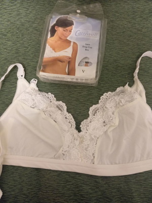 Carriwell nursing bra new, sizes L and XL