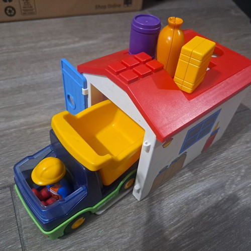 Playmobil 1 2 3 toy used, missing one door