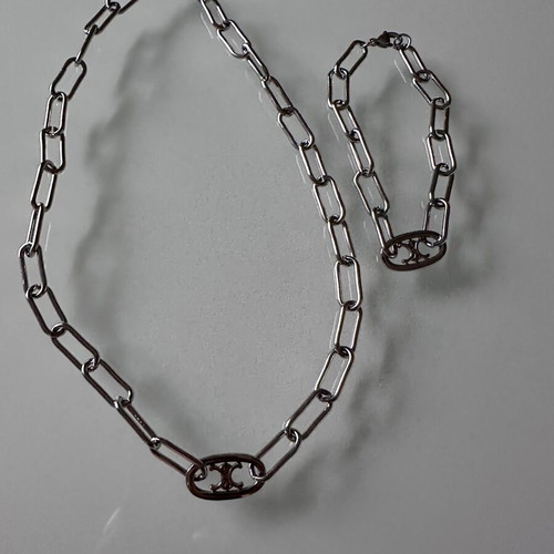 Necklace and bracelet set like new