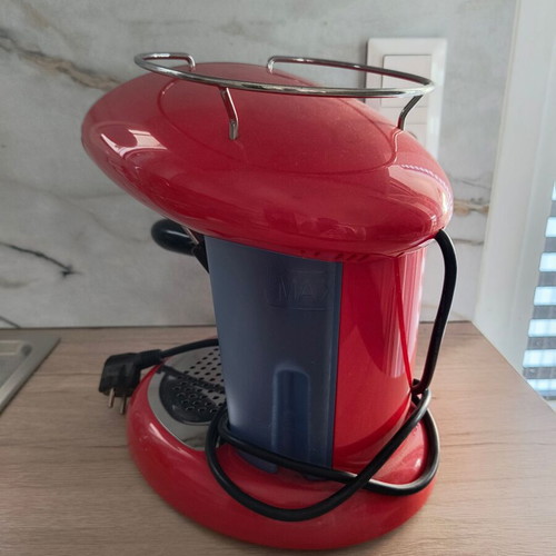 Illy retro espresso machine, glossy red
