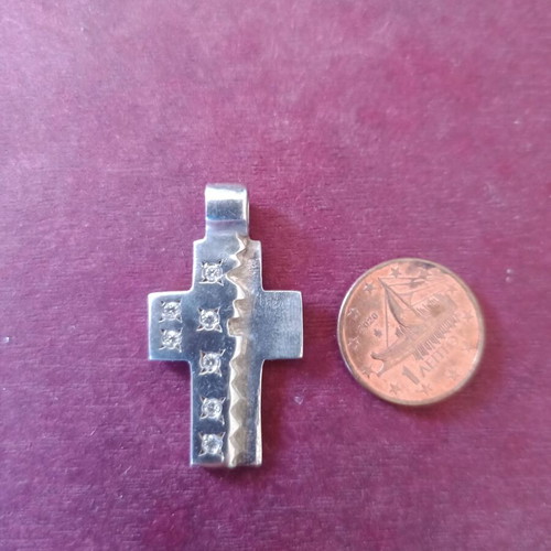 Silver cross with embedded zirconia, like new, Apefthon