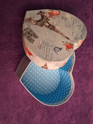 Heart-Shaped Gift Box new