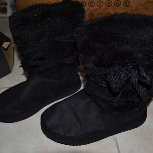 Black fur boots used, size 37