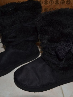 Black fur boots used, size 37
