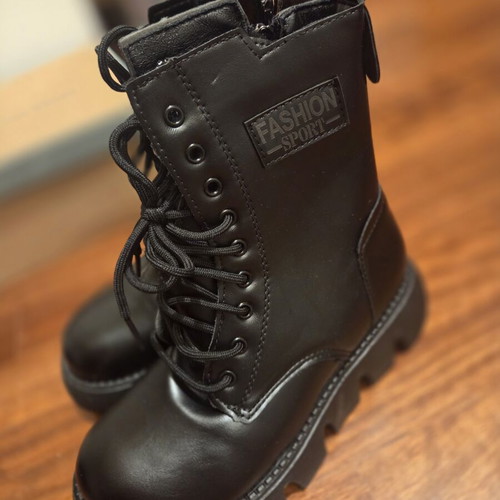 SH Fashion Shoes Black Ankle Boots Size 38 Like New