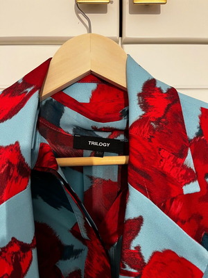 Trilogy floral shirt and jacket set like new, multicolor