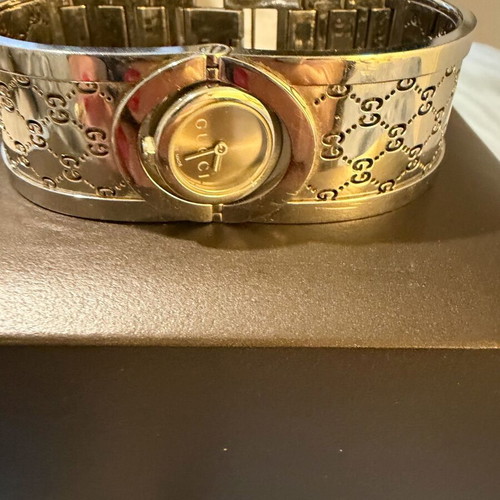 Gucci Twirl women's watch like new, model YA112501, silver