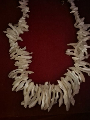 Χειροποίητο κολιέ με πέτρες mother of pearl και στοιχεία από κοχύλι