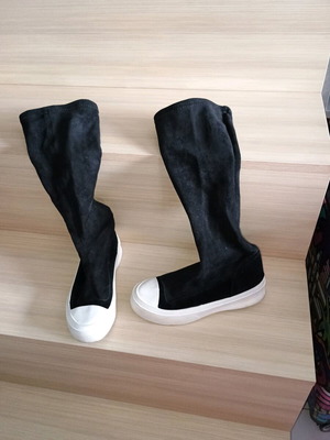 Velvet knee-high boots size 39 like new, black and white