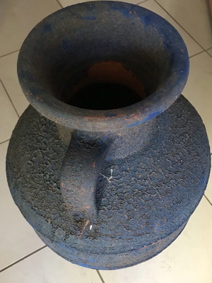 Ceramic amphorae used with iron base, set of 2 pieces