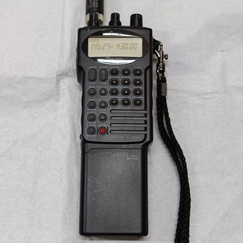 Icom IC W2E radio used, excellent condition with power adapter and batteries