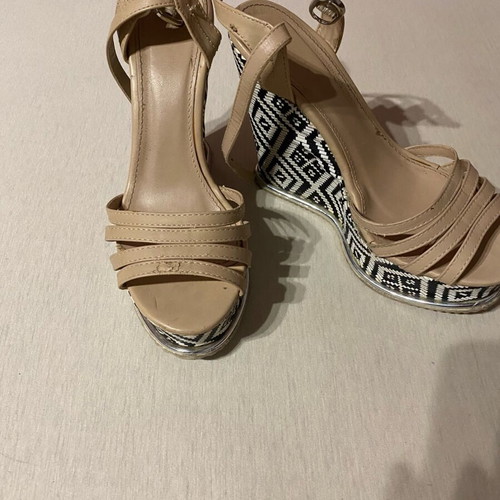 Platform sandals used, beige with black and white pattern, size 37