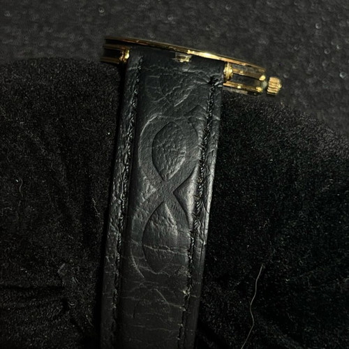 Gucci G-Timeless 30mm quartz watch like new, black and gold