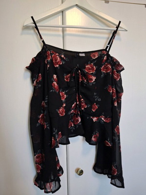 H&M blouse like new, adjustable straps, black and red